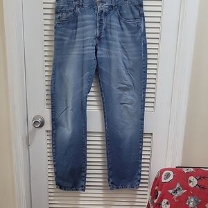 Brunello Cucinelli Blue Jeans with a classic fit and durable fabric